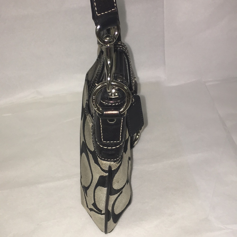AUTHENTIC COACH PURSE - Picture 5 of 8